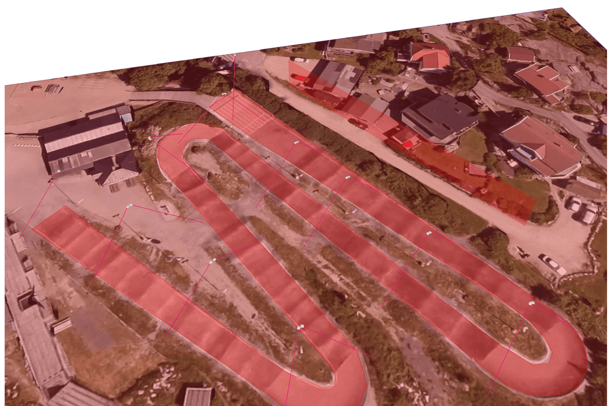 3D-visning fra lysberegningen for Gressvik BMX-bane med banen markert i rødt og planlagte lysmaster tegnet inn.